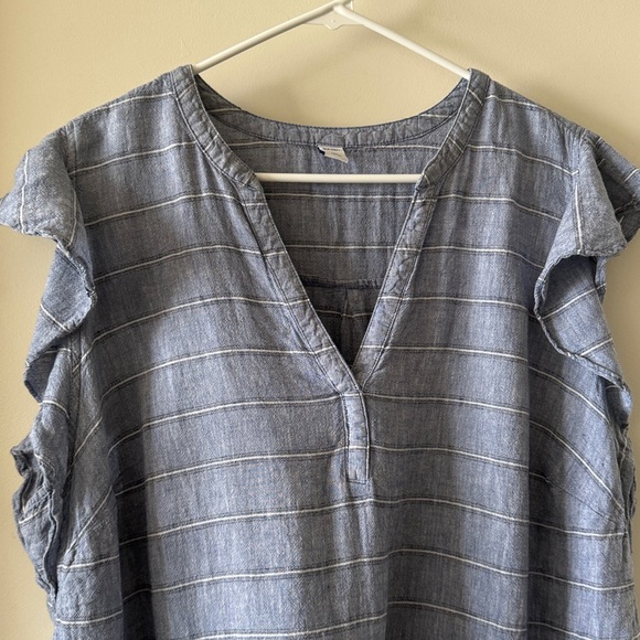 Old Navy Linen Blend Flutter Sleeve Top - Picture 9 of 10